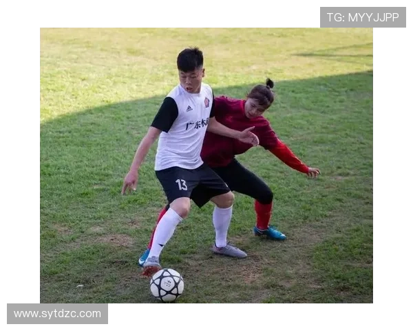 足球明星握手瞬间精彩集锦视频素材分享让你感受球场魅力与友谊的力量